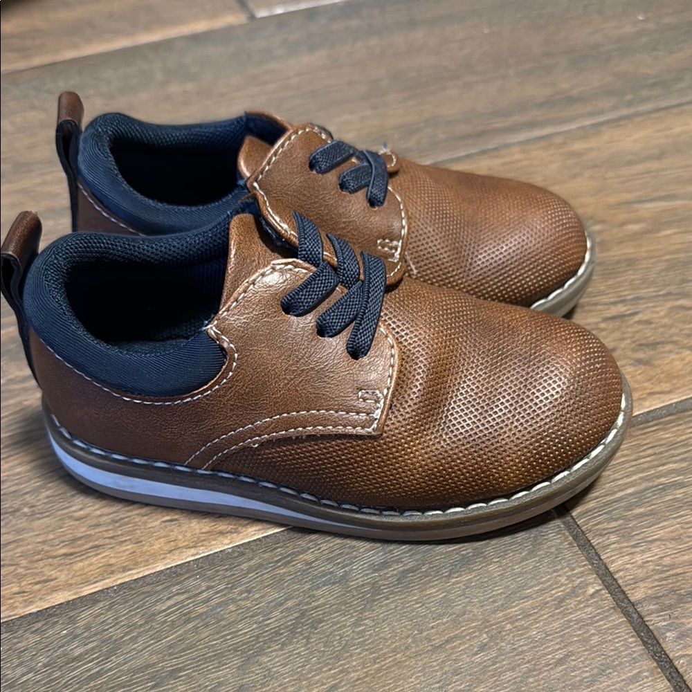 Brown and Black Dress Shoes with Classic Oxford Design